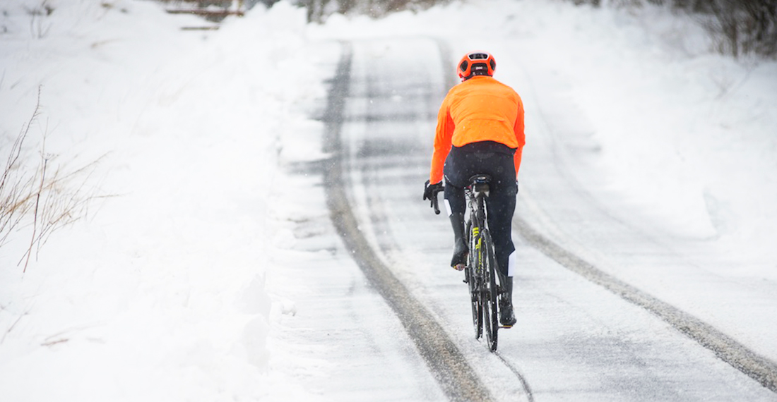 adecuadamente hacer ciclismo en Invierno