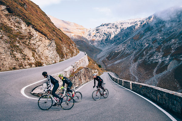 subidas-de-pie-bicicleta